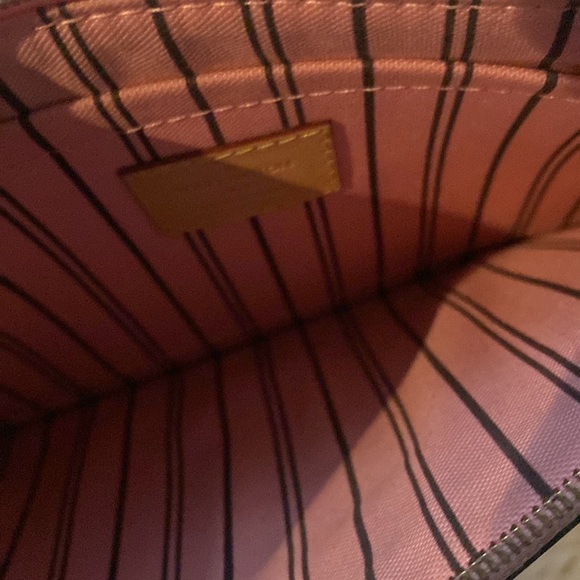 barley used beautiful Louis Vuitton hand bag - Picture 9 of 11